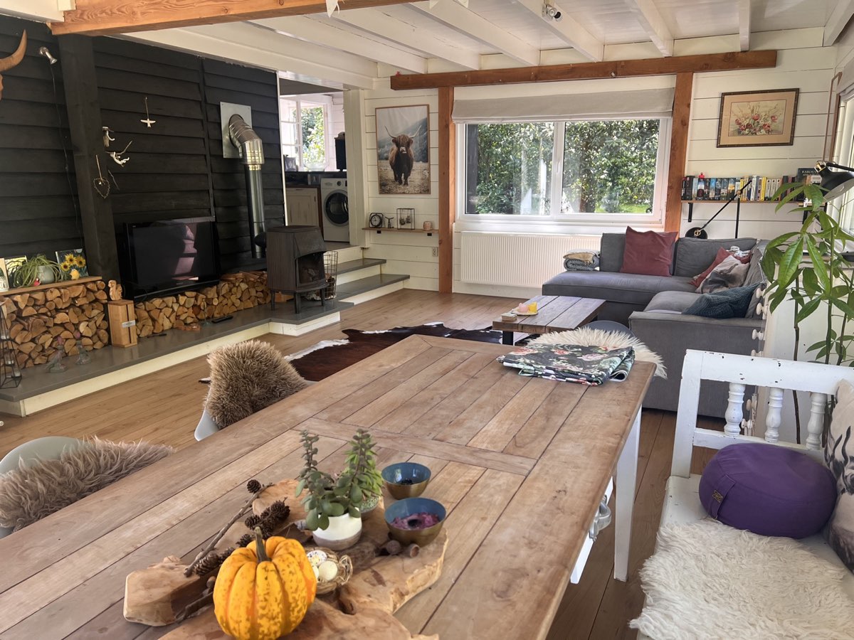 Eettafel met sfeervolle decoratie